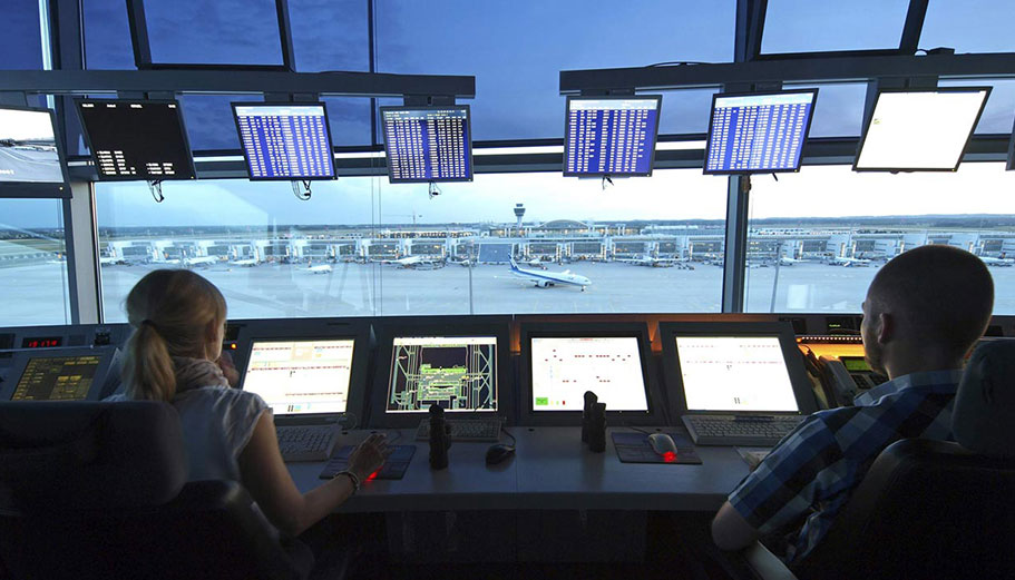 Flughafen-Muenchen-Tower-innen